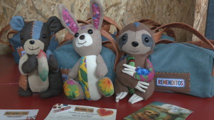 Privados de libertad exhiben artesanías navideñas en bazar como parte de su proceso de reinserción social