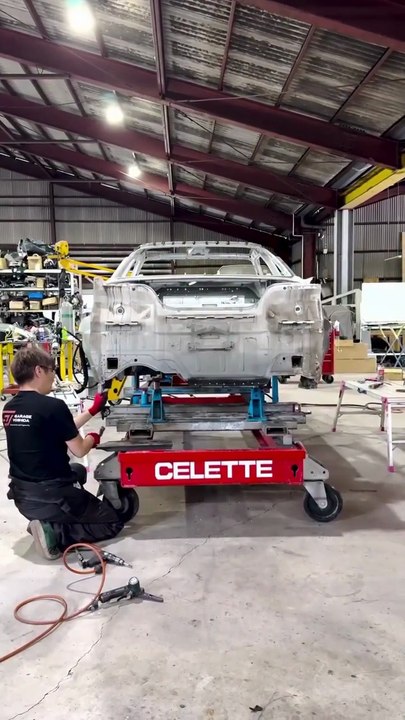 Nissan Skyline R34 restoration by Built By Legends (Japan)  on a Celette frame machine