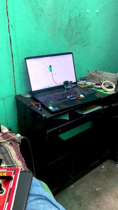 My Arduino Bot Automatically Playing Chrome Dino Game | Varun Kumar