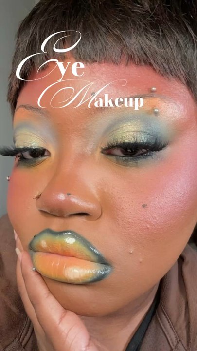 Mini tuto makeup avec la palette bright de chez Beauty Bay et la palette Winter Wonderland de chez Cosmic Beauty !