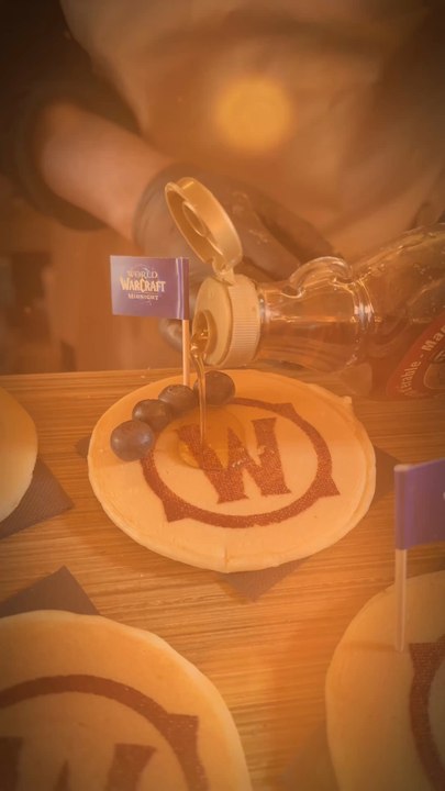 🥞☕ PANCAKES GRATUITS À AZEROTH ? OUI.Pour célébrer la sortie de Midnight, la prochaine extension de World of Warcraft (dispo dès le 3 mars), Blizzard voit les choses en grand 👀