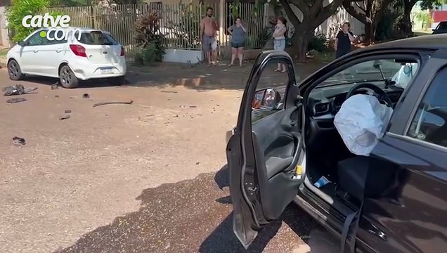 Acidente entre três veículos deixa mulher ferida no Bairro Universitário