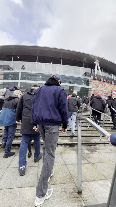 Arsenal Fans arriving for an expected 3 points