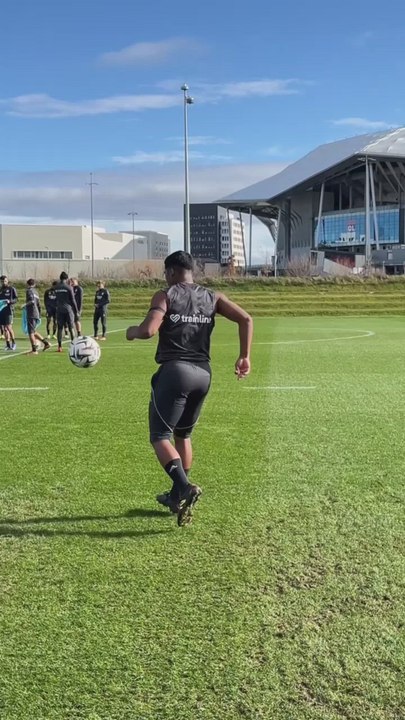 Endrick tiene magia en los pies: El truco con el que ha vuelto locos a la afición del Olympique