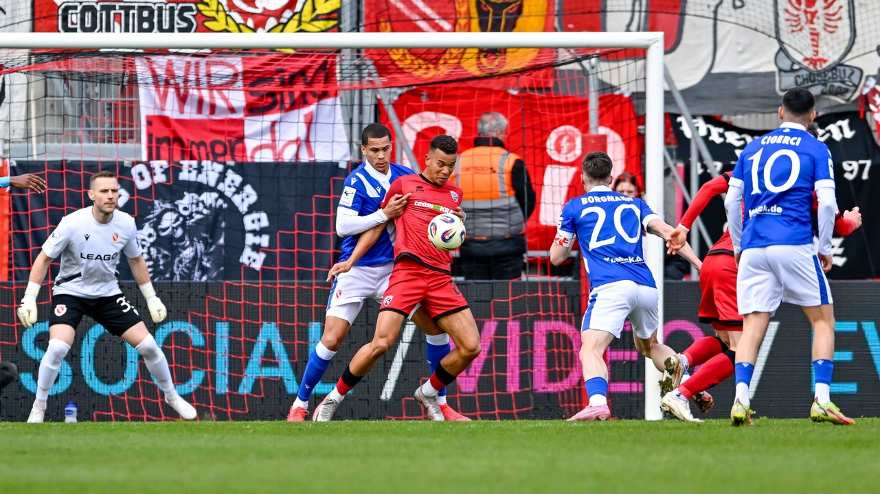 Beinahe-Tor per Fallrückzieher: Ingolstadt besteht gegen Cottbus