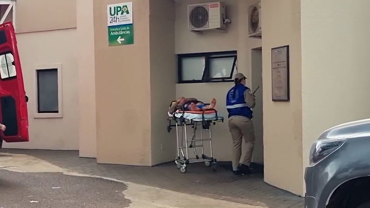 Adolescente fica ferido em acidente entre carro e bicicleta no bairro Interlagos, em Cascavel