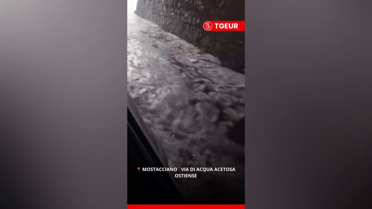 Pioggia e allagamenti a Roma, via di Acqua Acetosa diventa un fiume