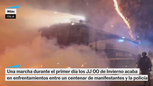 Bengalas, piedras y petardos contra la policía