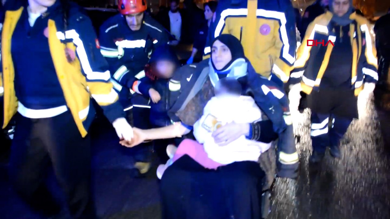 Yaralı annelerinin kucağından inmediler