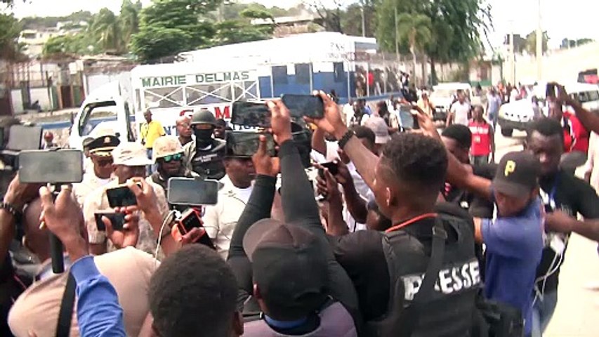 Direktè depatman lwès la Jacques Ader vizite kafou ayopò epi delmas 17 ak 19.