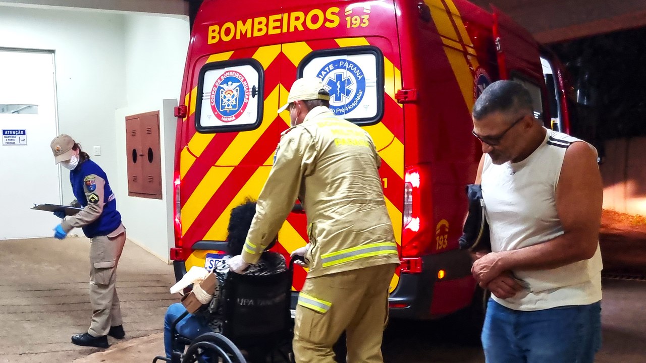Mulher supostamente sofre queda e é levada à UPA Tancredo após buscar ajuda em Quartel dos Bombeiros