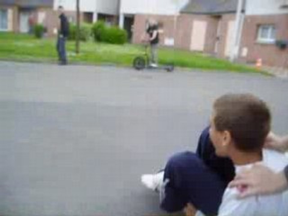 Jason sur un skate