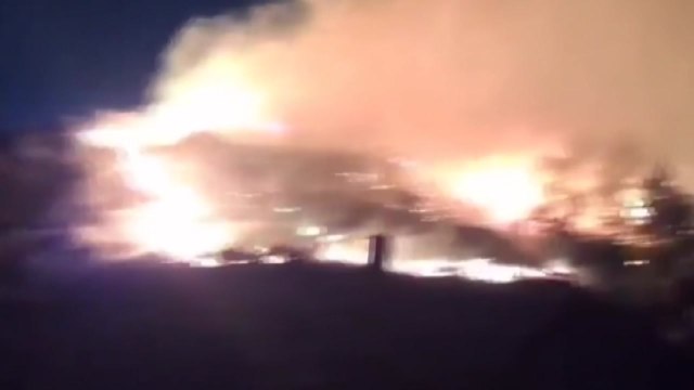 전남 여수 묘도서 산불...2시간여 만에 큰 불길 잡아 / YTN