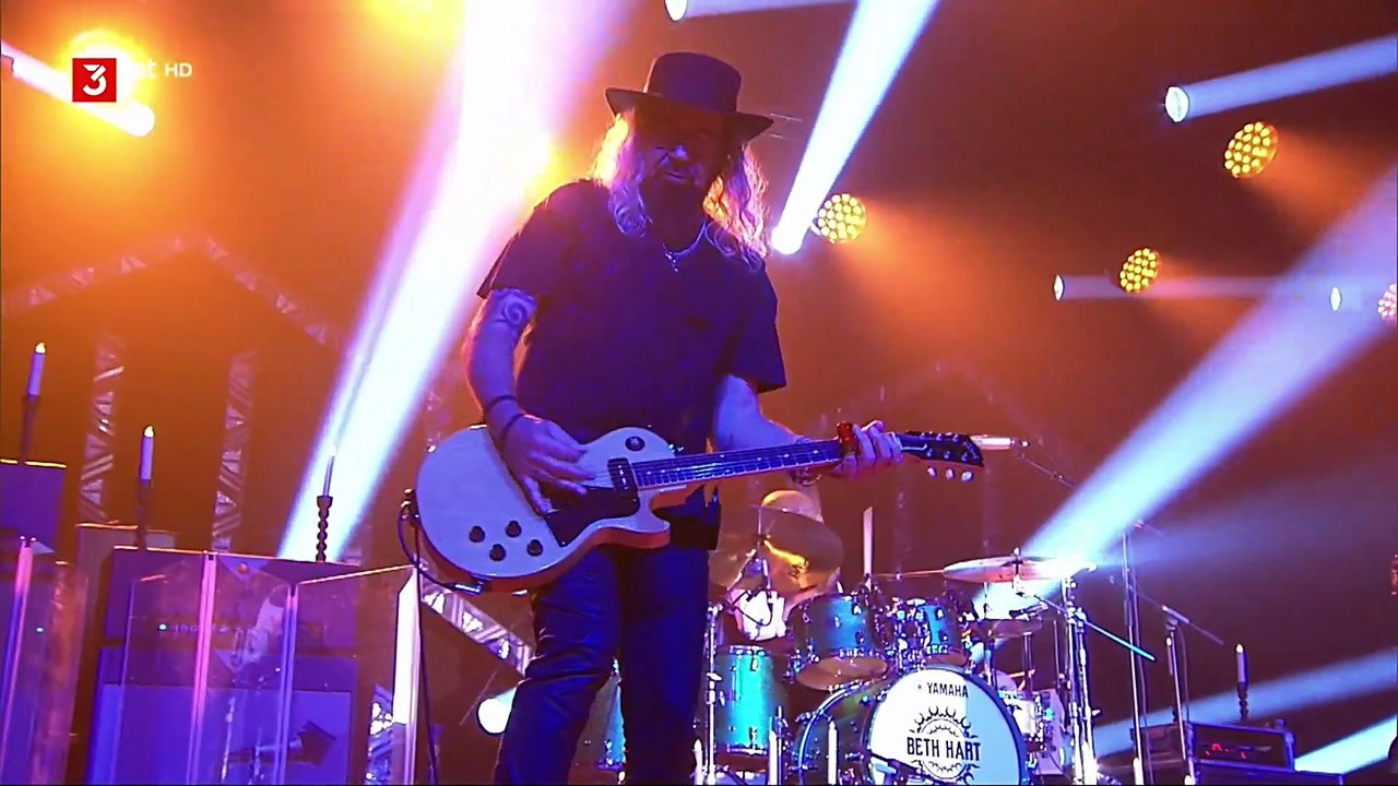 When the Levee Breaks (Memphis Minnie & Kansas Joe McCoy cover) - Beth Hart (live)