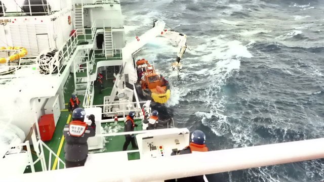 독도 해상 어선에서 1명 추락해 실종...1명 부상 / YTN