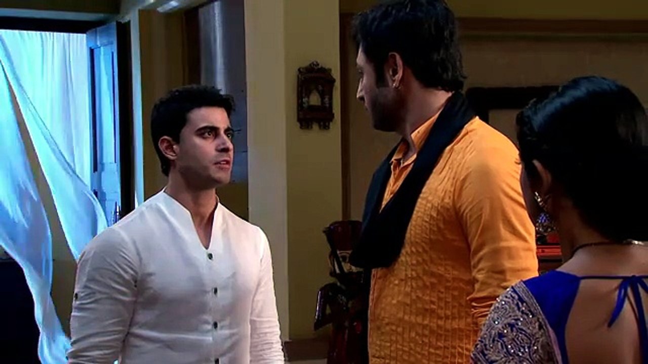 Saraswatichandra S04E18 Pramad takes money from Kumud Full Episode