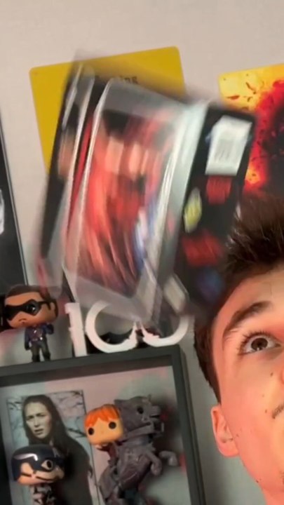 On ouvre le troisième booster Topps Stranger Things !