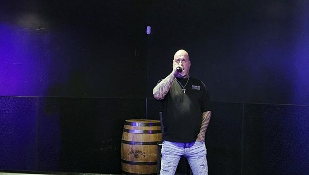 BEYOND THE BLACK - DANCING IN THE DARK (PERFORMED LIVE AT THE WESTERNER)