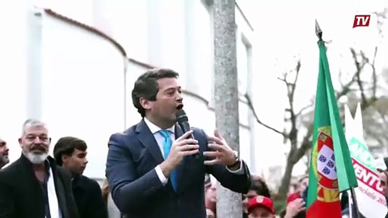 El socialista Seguro se impone al líder de la e...