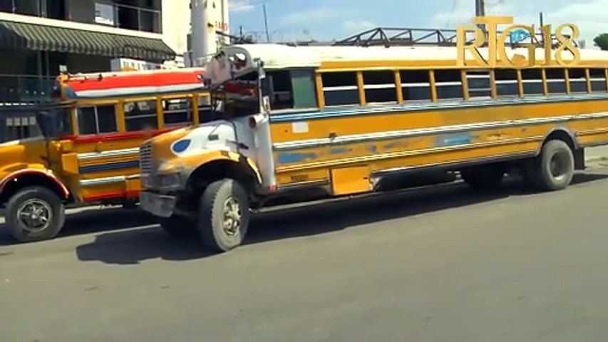 Anpil ti machann, chofè moto ak machin kòmanse retounen nan aktivite yo nan kafou ayopò