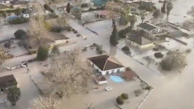 Spagna, Cordova sott’acqua dopo la tempesta Marta: fiume esonda, evacuate oltre 11 mila persone