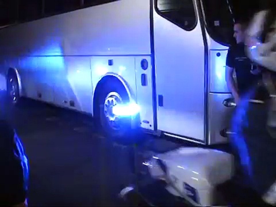 2013 – Johnny Hallyday – Arrivée de Johnny Hallyday au Théâtre de Paris (15 juin)