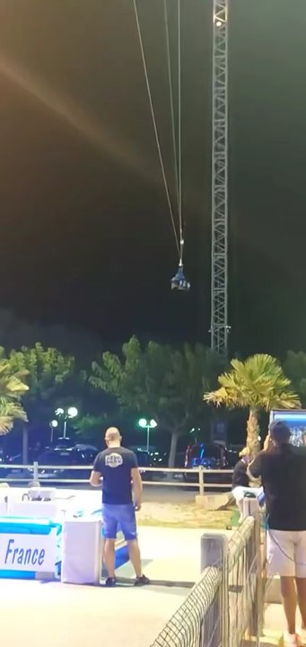 Azur Park Ep 3 : Le fameux géant balançoire de 60 mètre de haut SKY RIDER à Azur ParkJ'ai mis grave du temps à actionner la balançoire parce que j'etait fasciné par la vue à cette hauteurMais la chute est vraiment incroyable un pur bonheur 😃