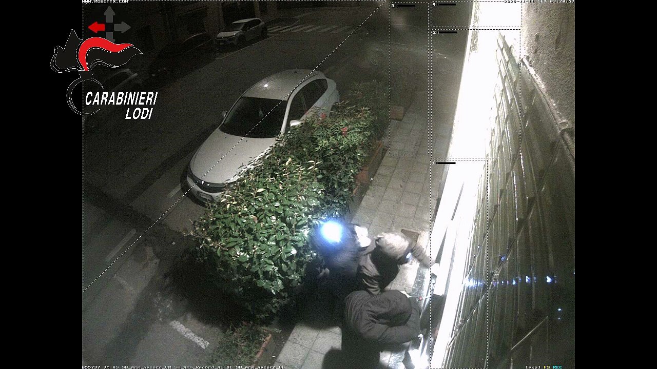Sant’Angelo Lodigiano, maxi blitz dei carabinieri: cinque arresti per assalti ai bancomat