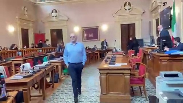 Livorno, caos al consiglio su Askatasuna: in aula restano solo i consiglieri del centrodestra