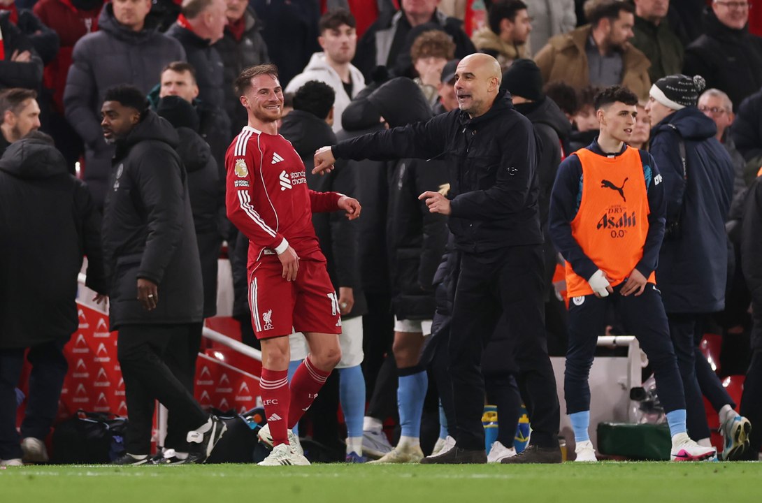 Manchester City, la parata di Donnarumma fa impazzire Guardiola che la imita!
