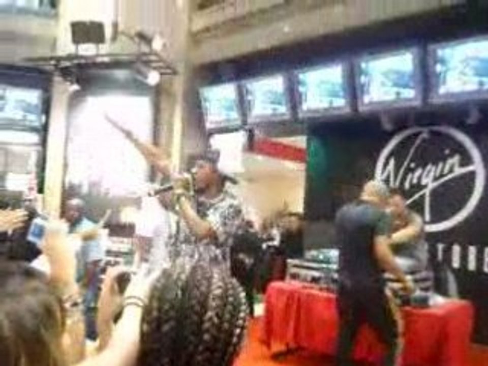 PSY 4 DE LA RIME VIRGIN PARIS