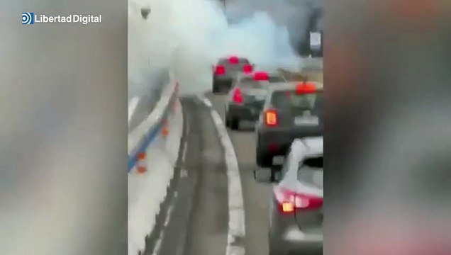 Asalto de película a un furgón blindado en Italia con explosivos y subfusiles en plena autopista