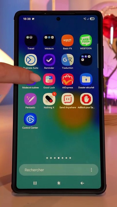 Quelle est la VRAIE différence entre ces deux écrans de téléphone ?