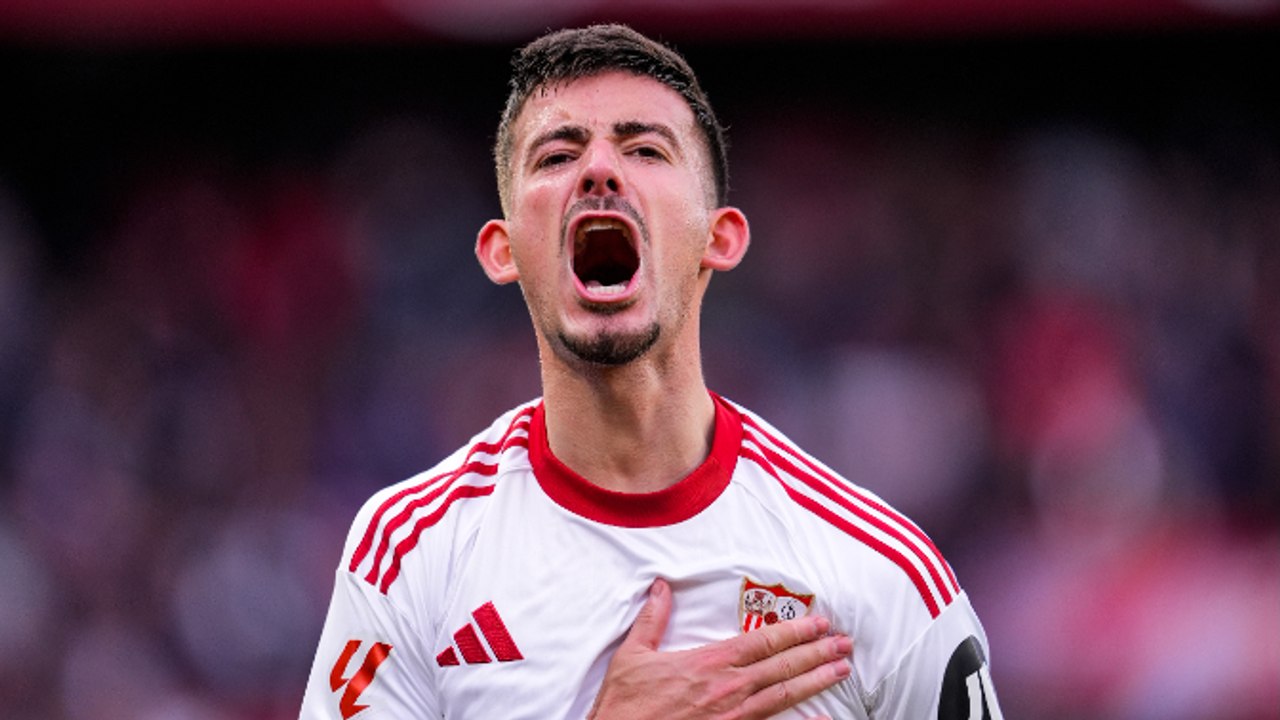 Kike Salas, tras la mano no revisada por el VAR: "Somos un club histórico y merecemos respeto"