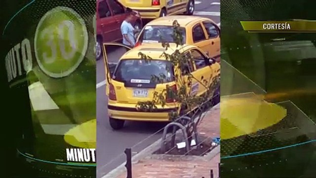 Cuchillo, puños y vidrios rotos en pelea entre taxistas en Bogotá
