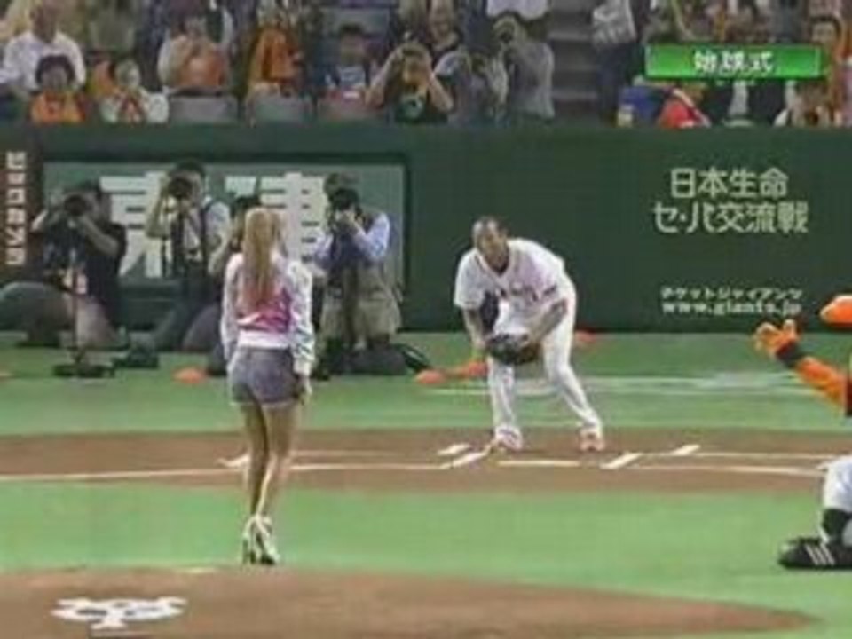 Mariah Carey  joue au baseball