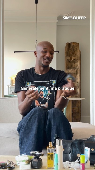 Noam Sinseau nous ouvre son sac iconique et nous dévoile tout ce qu’il emporte au quotidien avec lui !