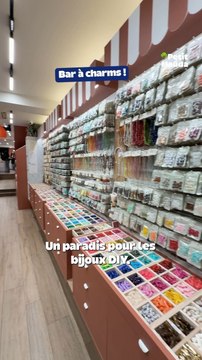 Bar à charms dans le Marais 💎➡️ Allez découvrir tous nos articles sur [petitmauda.com]( petitmauda.com/)©️ Crédit : @petitmauda🎁 Tous nos bons plans à retrouver en bio ! ❤️‍🔥👉🏻 Abonne-toi au Petit Mauda pour plus d’inspiration ! 🌳