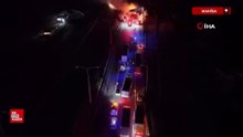 Manisa’da kaza yapan tırlar alev aldı