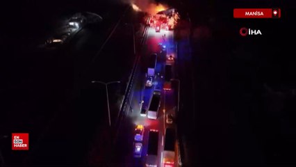Manisa’da kaza yapan tırlar alev aldı