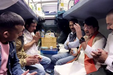 ट्रेन में मंत्रियों का भजन गायन, वायरल हुआ वीडियो