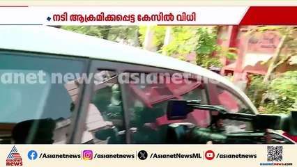 മാധ്യമങ്ങളുടെ ചോദ്യങ്ങൾക്ക് മറുപടി മൗനം... ദിലീപ് കോടതിയിലേക്ക് പോകുന്നു