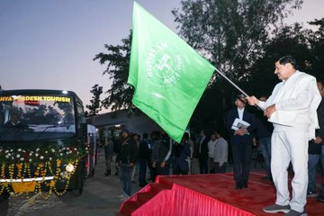 पन्ना नेशनल पार्क में 10 कैंटर बसों का शुभारंभ, CM मोहन ने दिखाई हरी झंडी