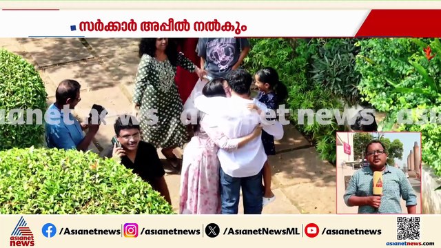 ദിലീപിൻ്റെയും കാവ്യയുടെയും ചിത്രം പതിപ്പിച്ച കേക്ക് മുറിച്ച് ആരാധകർ