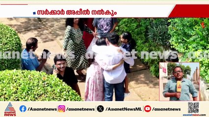 ദിലീപിൻ്റെയും കാവ്യയുടെയും ചിത്രം പതിപ്പിച്ച കേക്ക് മുറിച്ച് ആരാധകർ