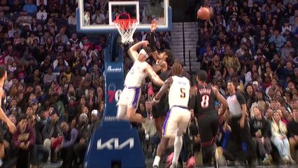 Austin Reaves makes stunning behind-the-back assist for Hachimura