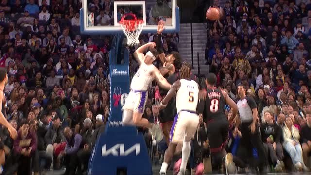 Lakers - La belle passe aveugle d'Austin Reaves pour Hachimura