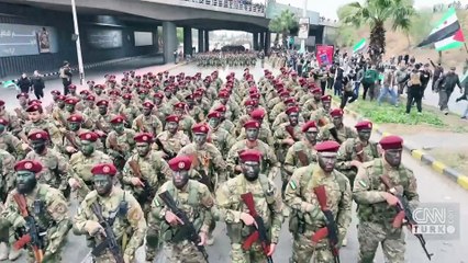 Sokaklar ayakta! Yeni Suriye ordusu ilk kez halkın karşısında