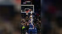 Lakers - Le dunk de folie de LeBron James face à Embiid et les 76ers