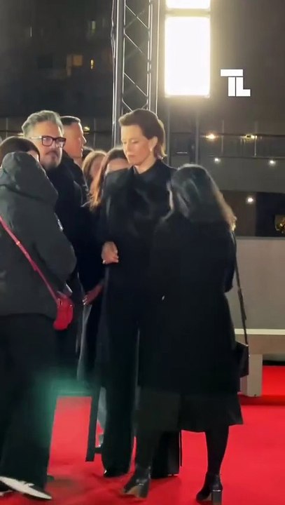 Sigourney Weaver à l’avant-première européenne d’ AVATAR : DE FEU et DE CENDRES